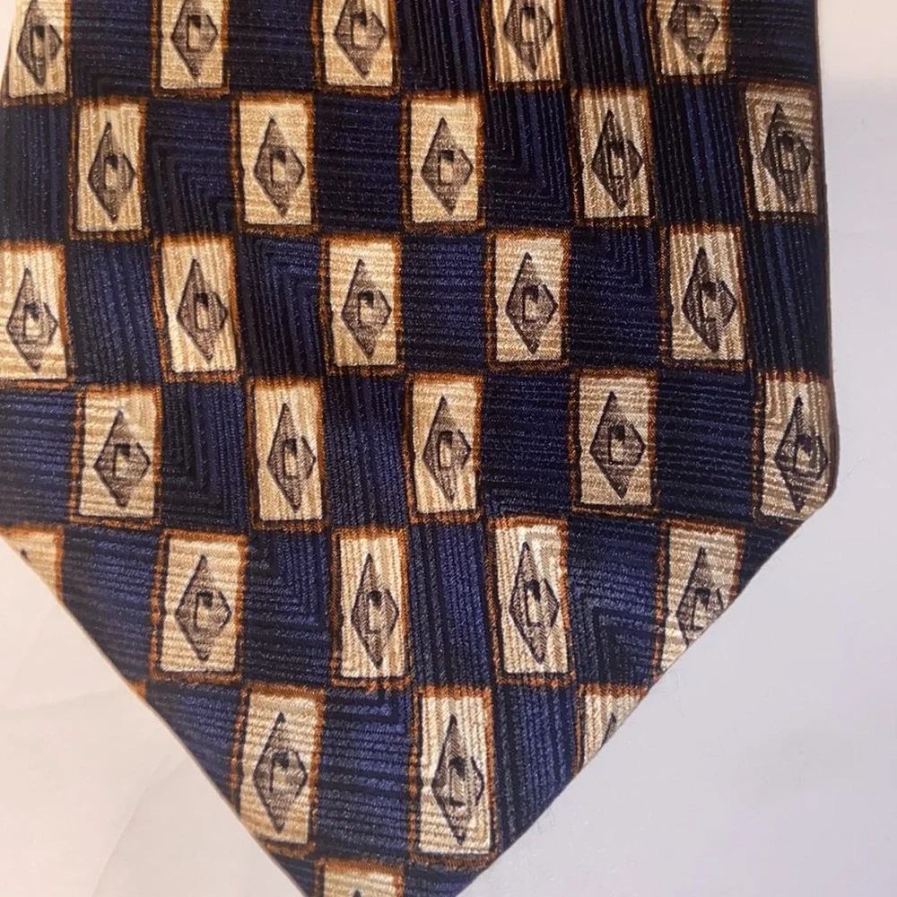 J.Z. Richards silk hand crafted in America neck tie.
